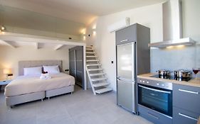 Manthos Beachfront Luxury Suite